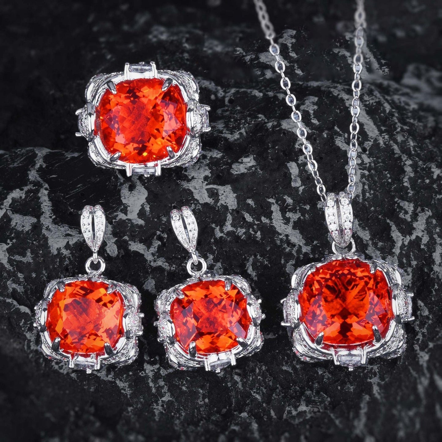 Velora Thandrelle Emerald Green Set | White Gold
